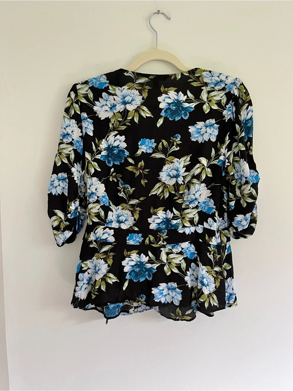Banana Republic Black Blue Floral Wrap Blouse Top Flowy Lightweight Cottagecore